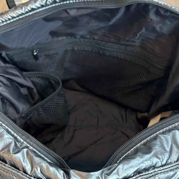 NWOT Fabletics Large Quilted Tote Gym Bag Metallic Gunmetal - Picture 11 of 13